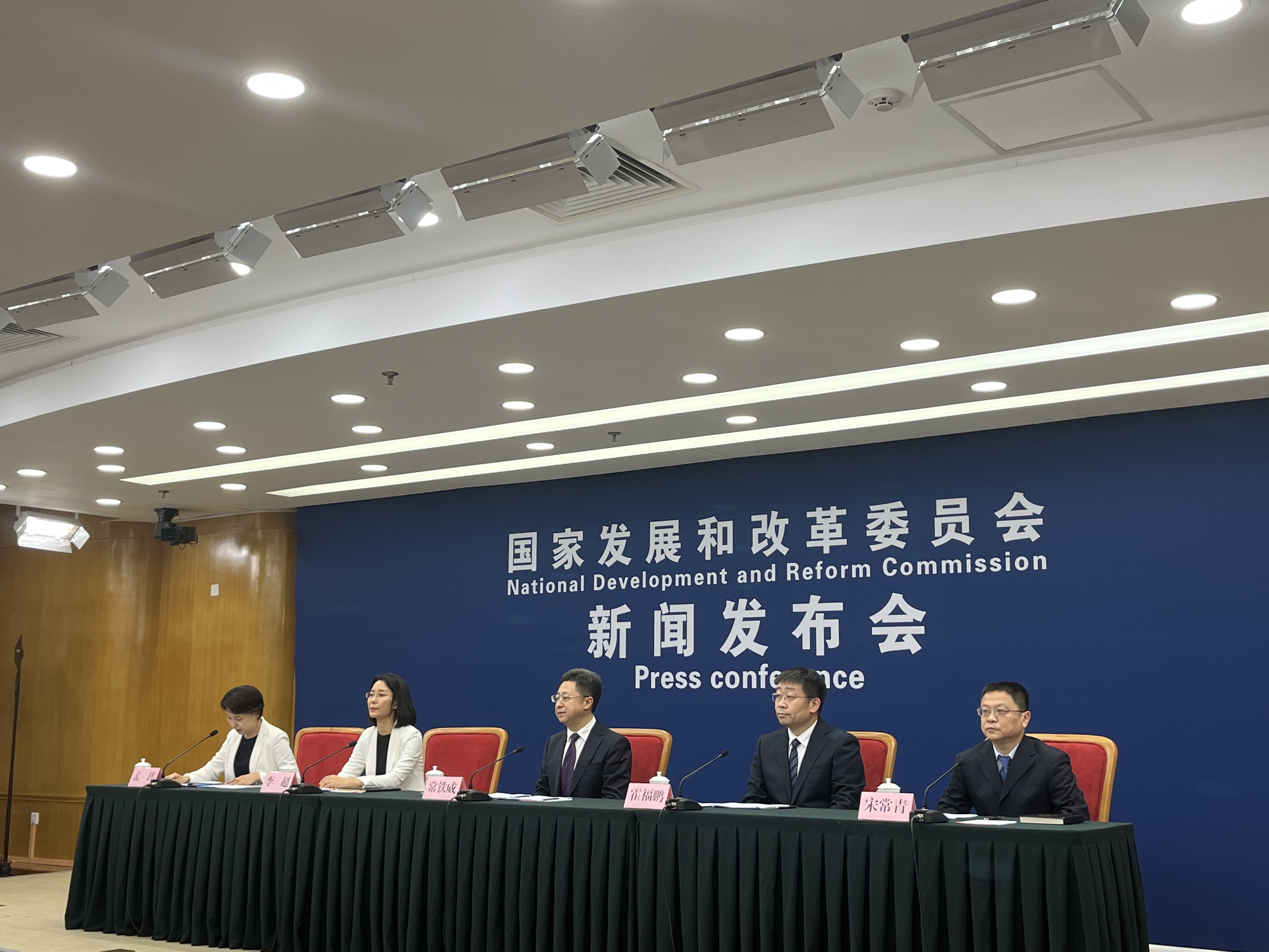 PG电子国家发改委：大力支持电子产品下乡打通产品回收渠道(图1)