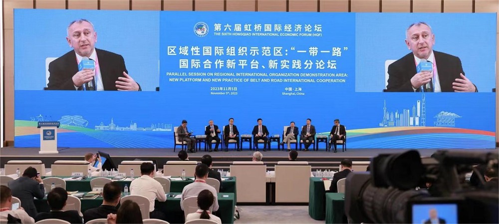 PG电子1470家企业参会、签订175笔意向成交订单！进博会青岛交易团收获颇丰(图3)