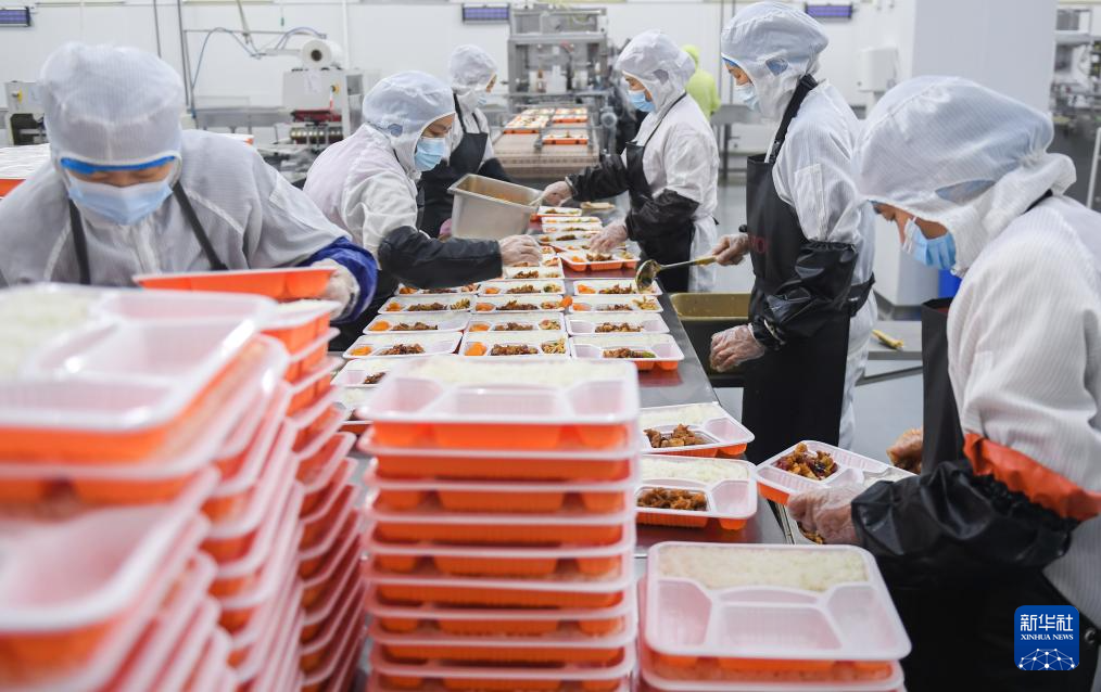 探访“荆楚味”高铁“后厨”PG电子平台(图1)