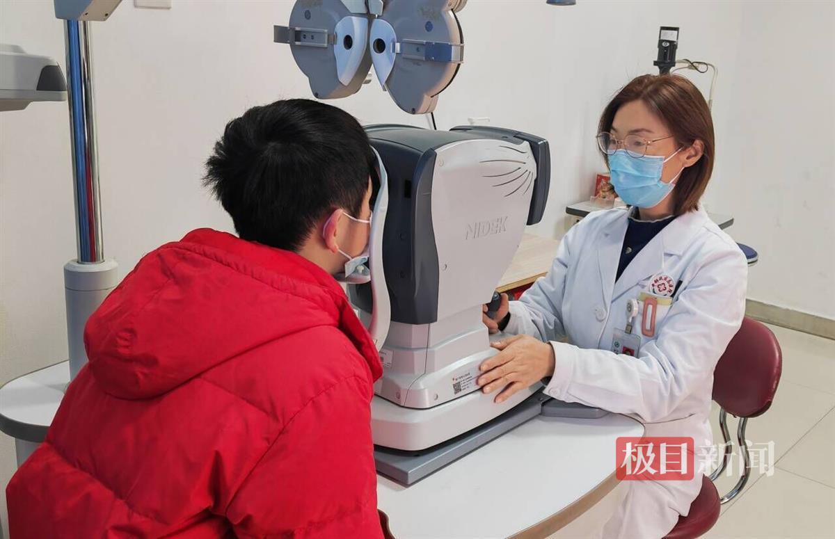 PG平台 电子寒假在家娃不碰电子产品就不会近视吗？眼科专家提醒→(图1)