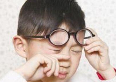 我的孩子从不看电视和电子产品一年级的他却近视400度PG平台 电子(图1)