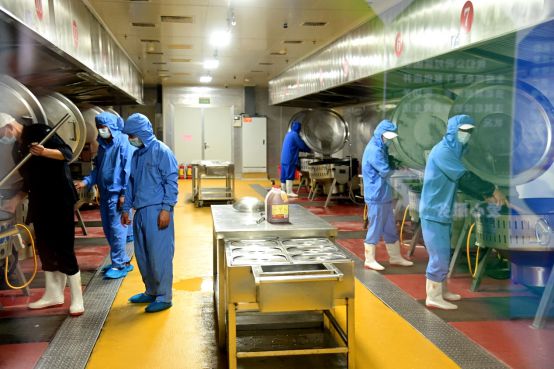 PG电子平台徐强主持召开2024年七条战线招商组引进项目巡看活动总结部署会(图2)
